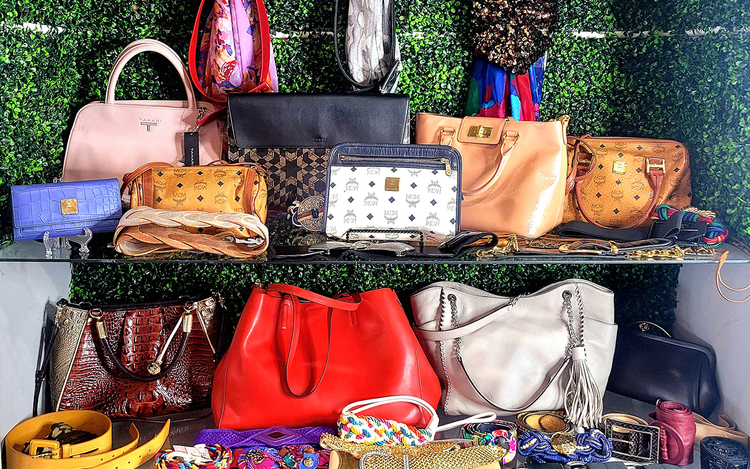 Handbags De ja Ray Consignment Boutique